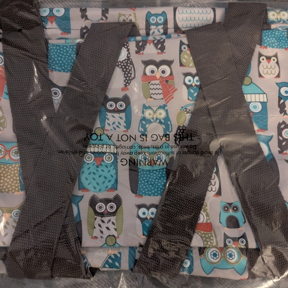 Thirty-One Medium Utility Tote with Multicolor Pattern - Picture 4 of 4